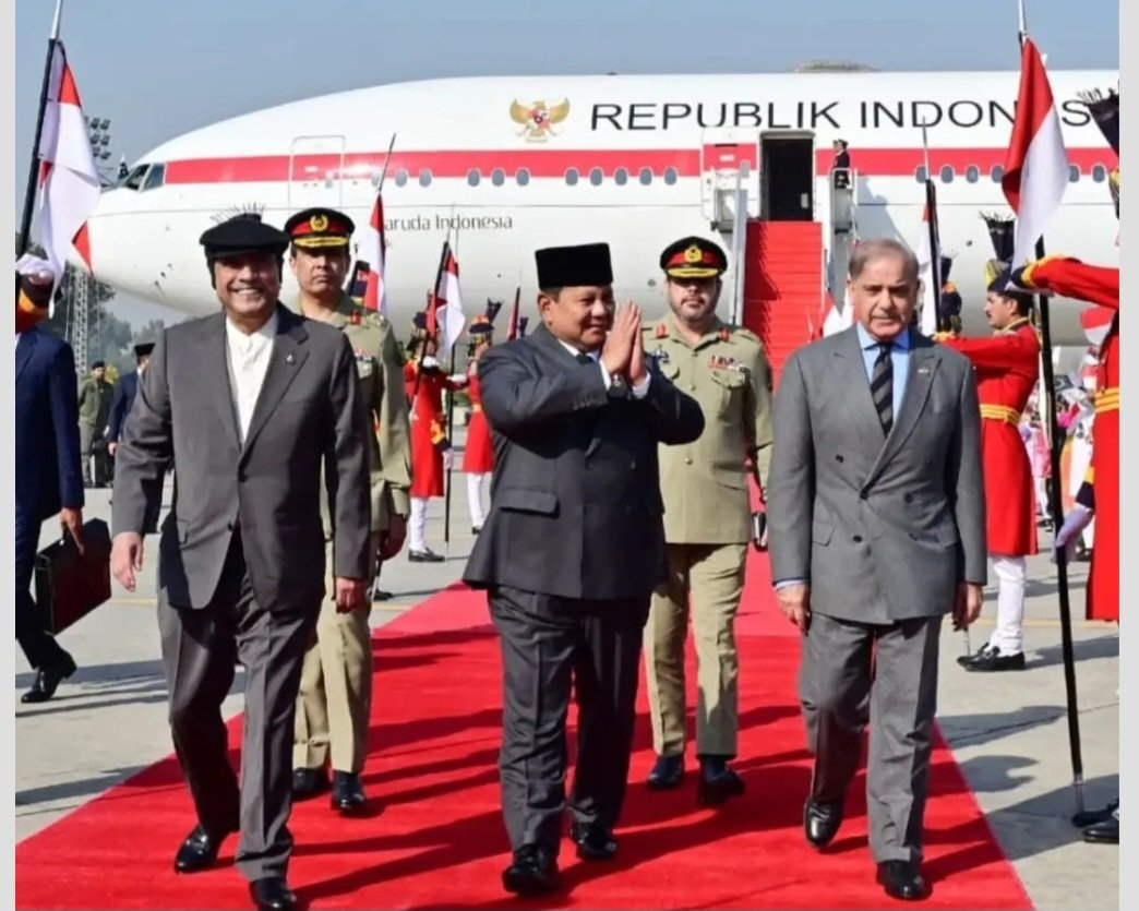 Prabowo disambut Presiden Asif Ali dan PM Shehbaz Sharif di Pakistan