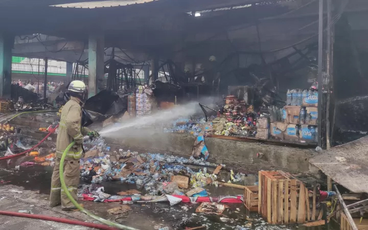 Kebakaran kios di Pasar Kramat Jati Jakarta Timur